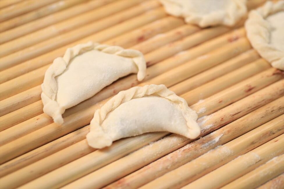 Jak długo gotować pierogi na parze bez przekładania