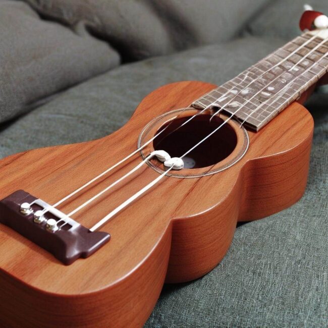Strojenie ukulele bez kosztownego sprzętu