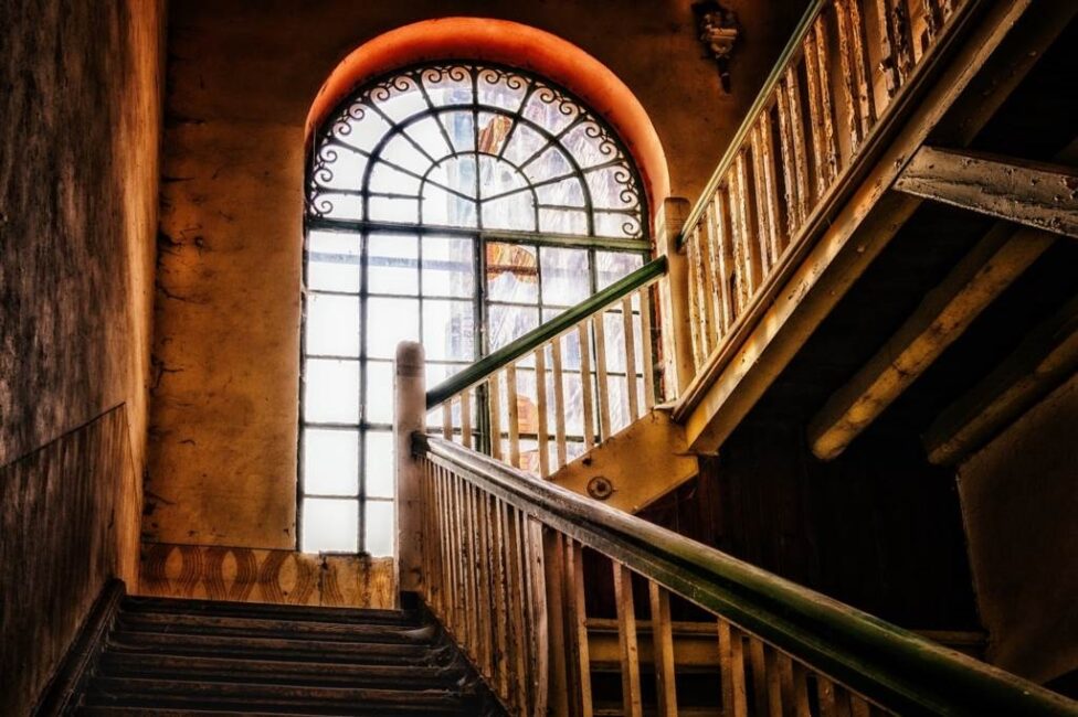 Świąteczne girlandy schodowe